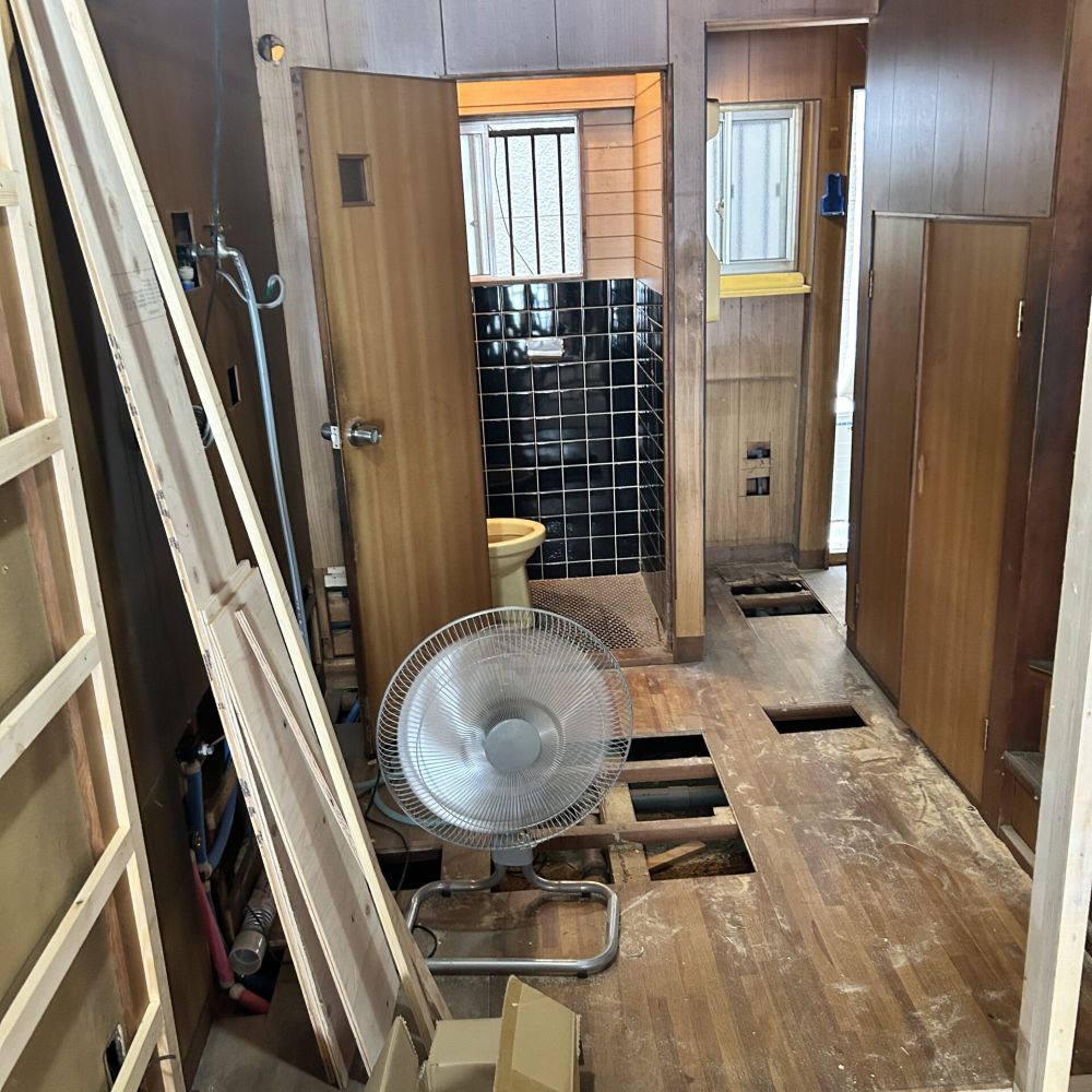 施工中のトイレ前スペースの様子
