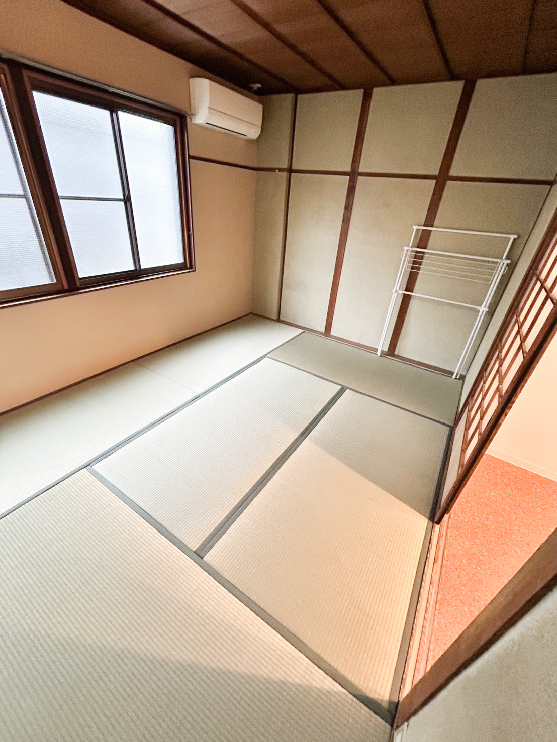 畳の表替えと襖の貼り替えで整えた和室。明るく清潔感のあるたたみの空間（大阪市西区・施工後）